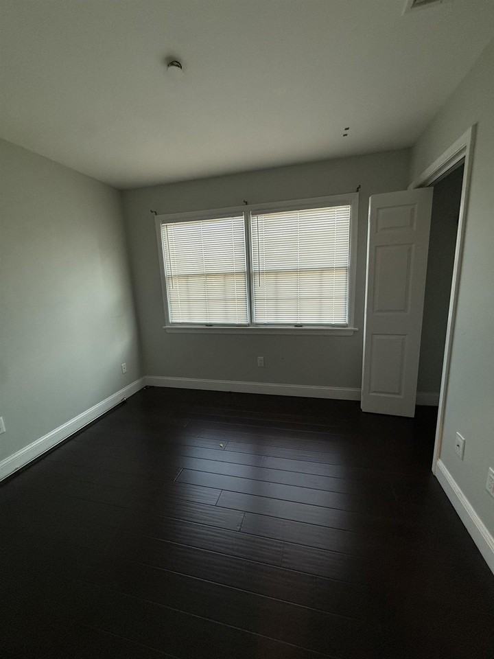 9 E 50th St #2 - Photo 6 of 12