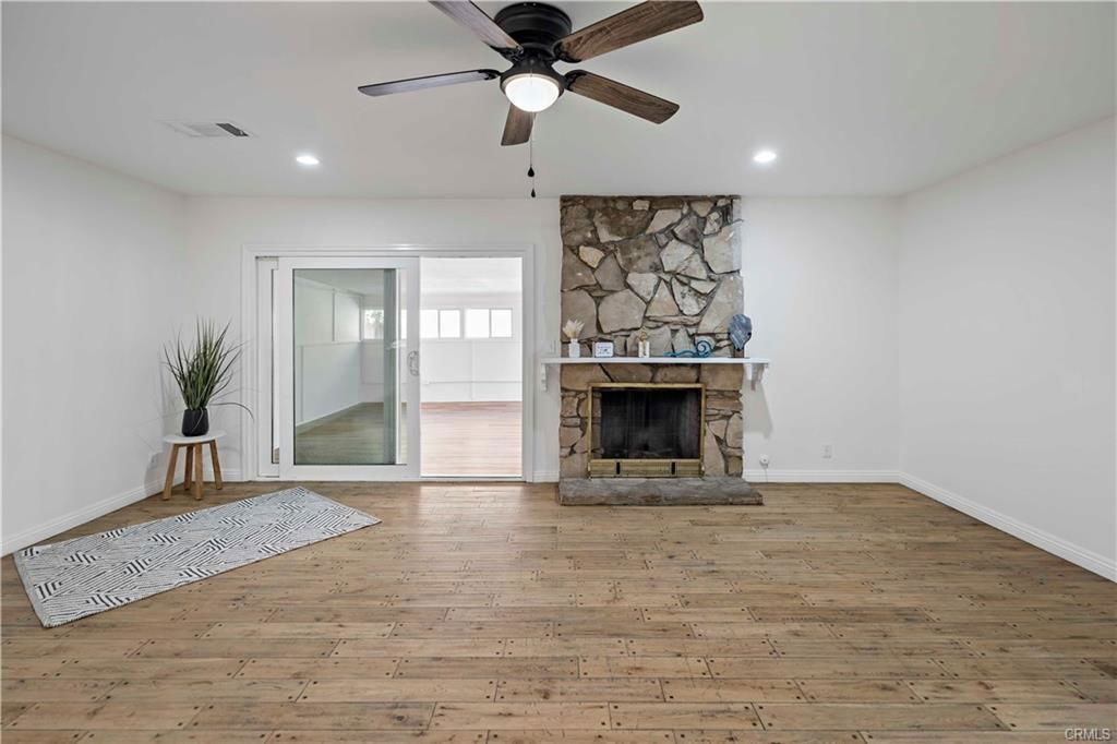 20471 Flintgate Dr - Photo 3 of 8