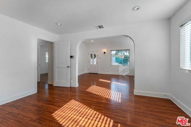 927 N Edinburgh Ave - Photo 2 of 4