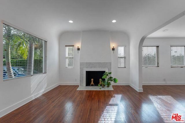 927 N Edinburgh Ave - Photo 3 of 4