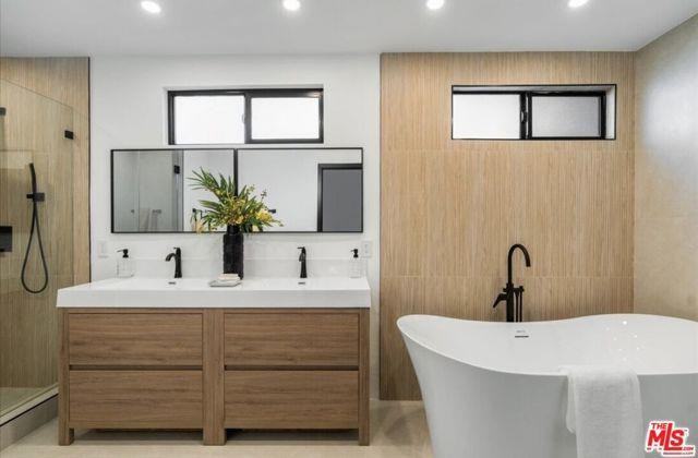 3873 Royal Woods Drive - Photo 2 of 8