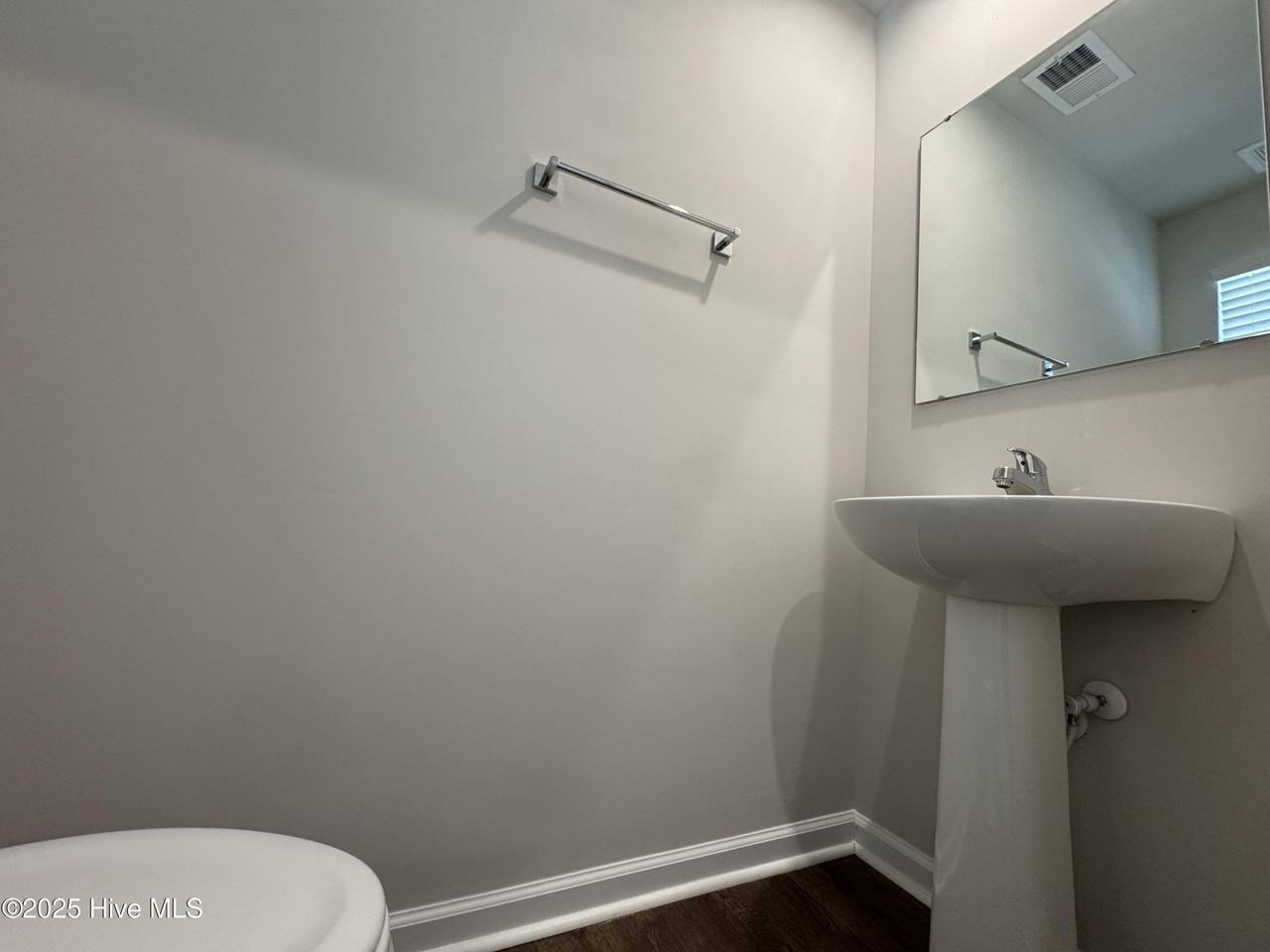 3170 Edgehill Dr - Photo 3 of 26