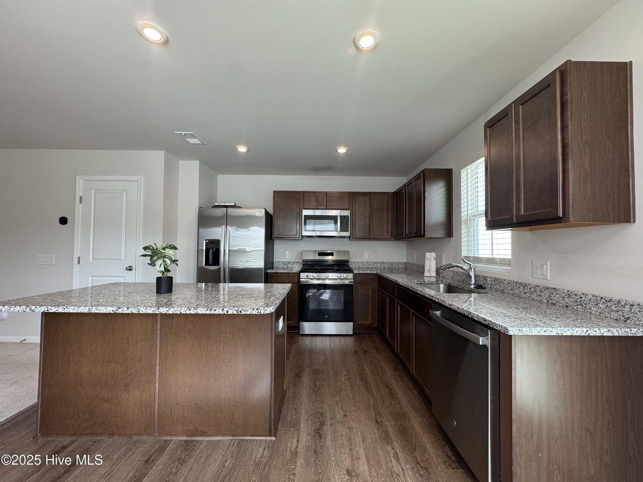 3170 Edgehill Dr - Photo 7 of 26