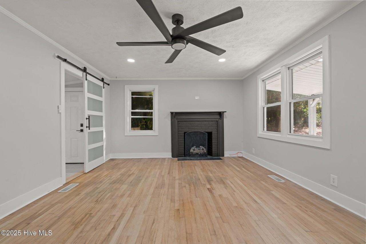 255 W Delaware Ave - Photo 7 of 40