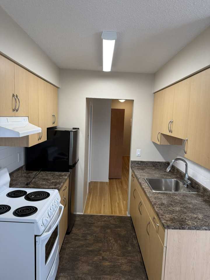 204 Agnes St - Photo 2 of 20