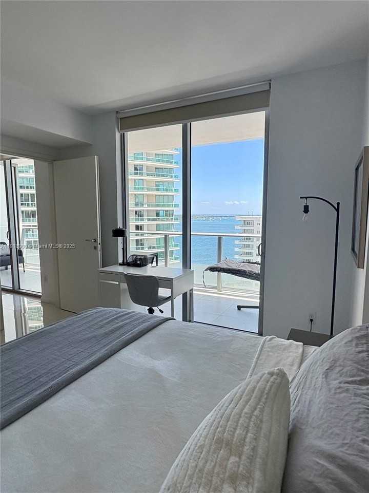 1300 Brickell Bay Drive #1607 - Photo 7 of 27