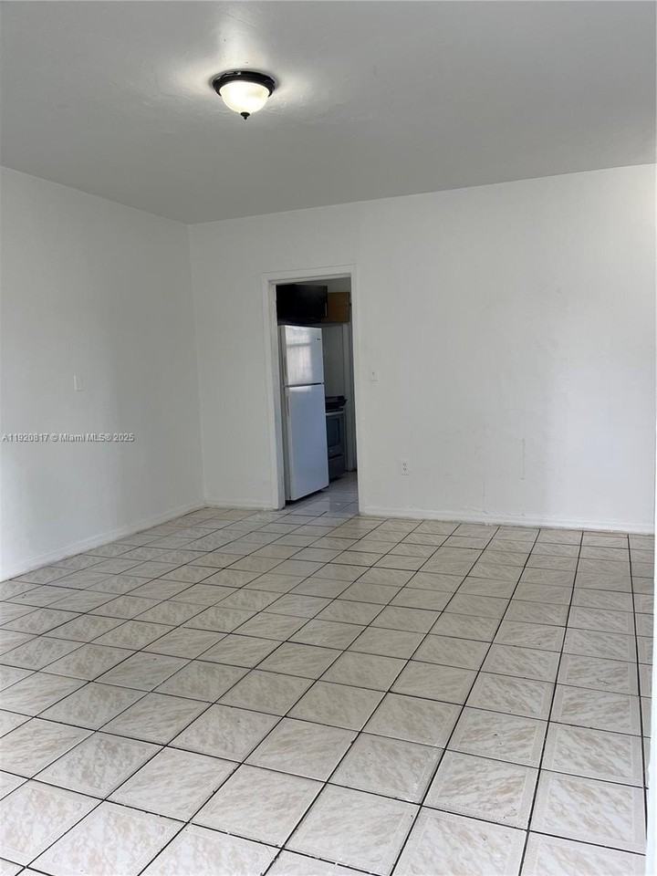 14155 Ne 14th Ave #C - Photo 5 of 8