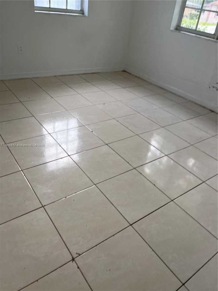 14155 Ne 14th Ave #C - Photo 6 of 8