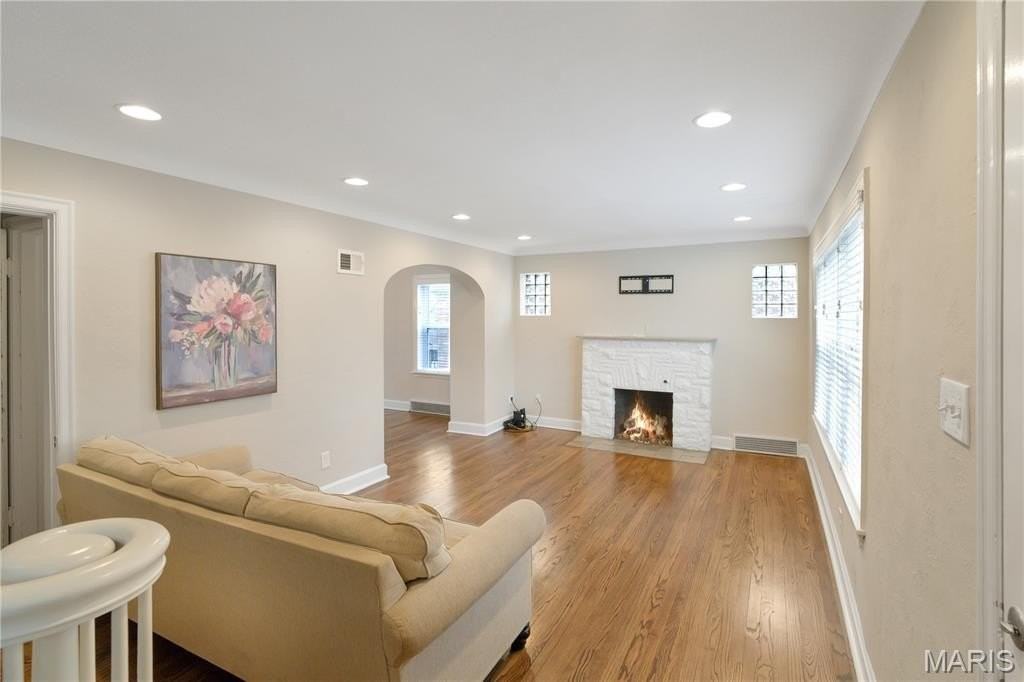 8729 Bridgeport Ave - Photo 2 of 17