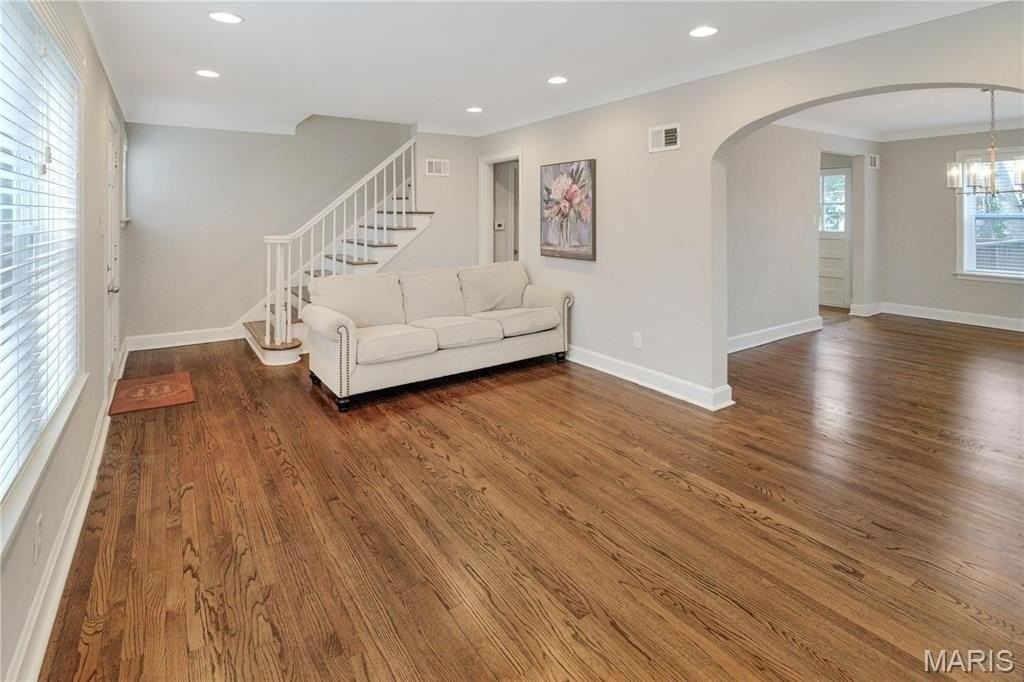 8729 Bridgeport Ave - Photo 3 of 17