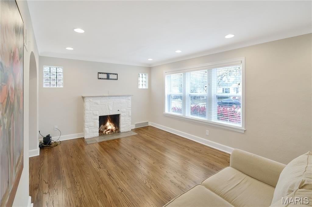 8729 Bridgeport Ave - Photo 4 of 17