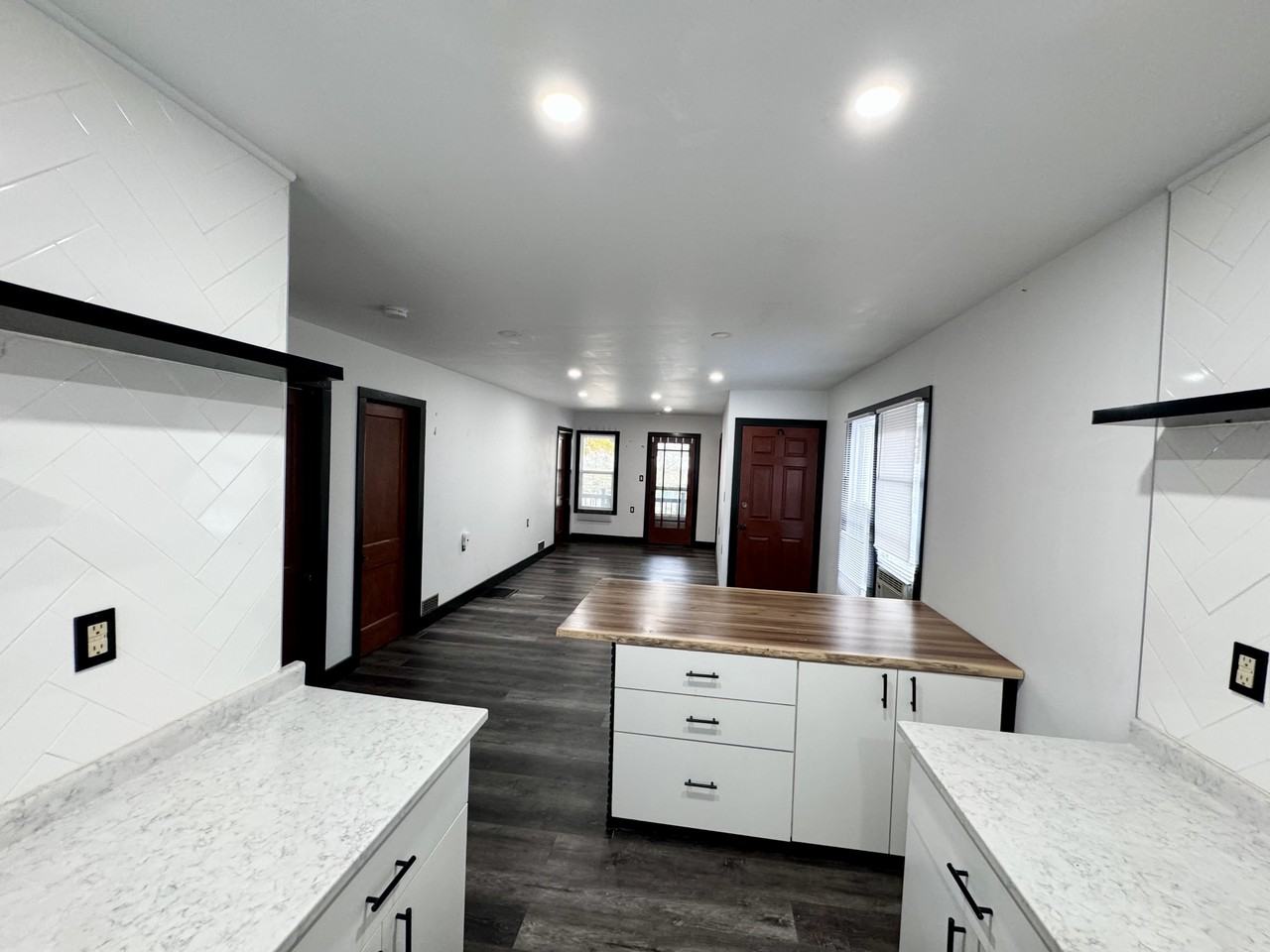 1661 1663-1661 Howard Avenue - 1663 #1663 - Photo 2 of 20