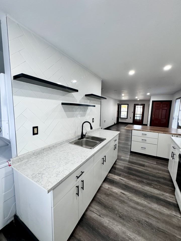 1661 1663-1661 Howard Avenue - 1663 #1663 - Photo 3 of 20