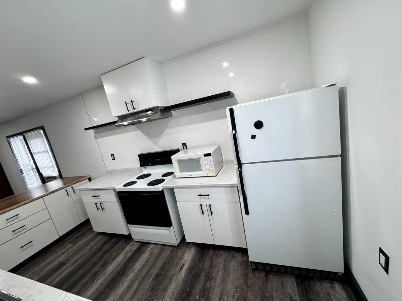 1661 1663-1661 Howard Avenue - 1663 #1663 - Photo 4 of 20