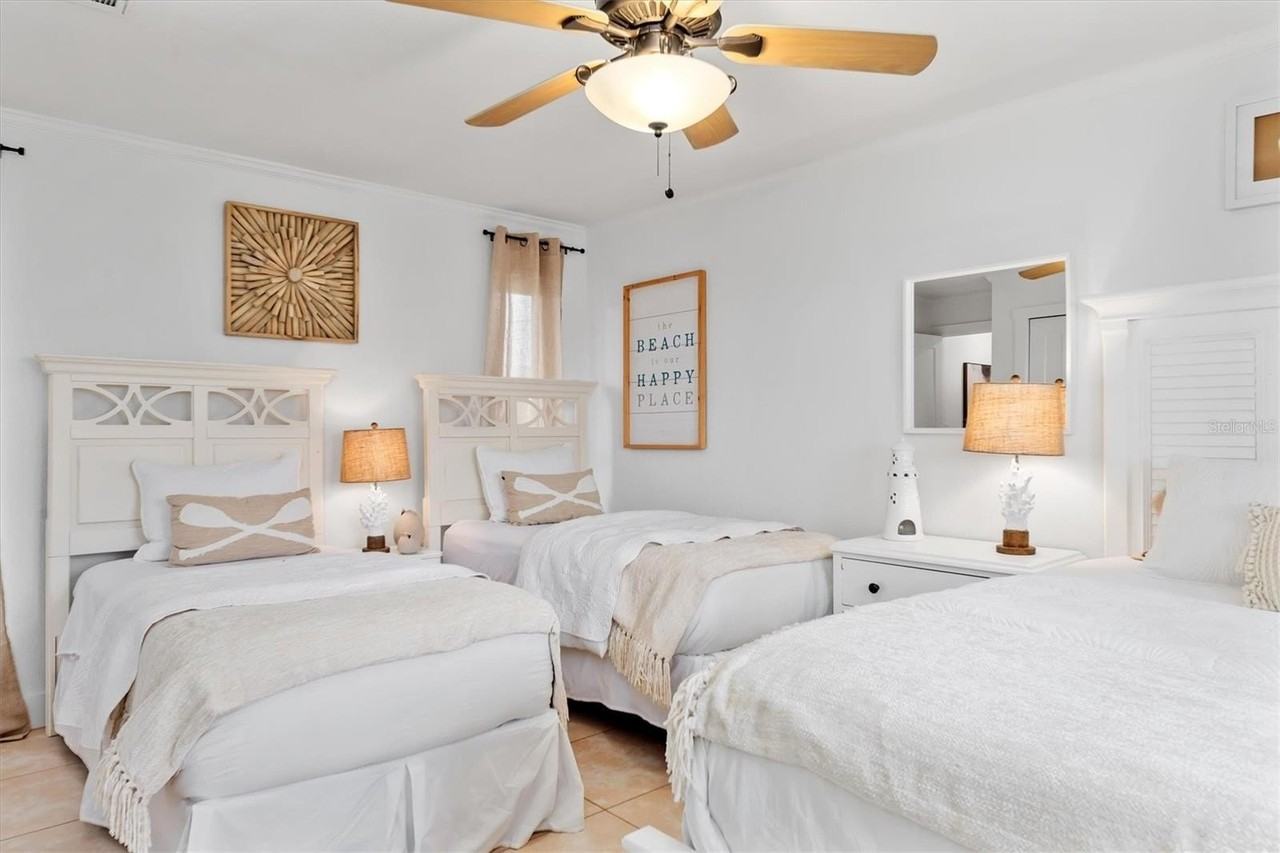 1301 Appian Dr - Photo 4 of 43