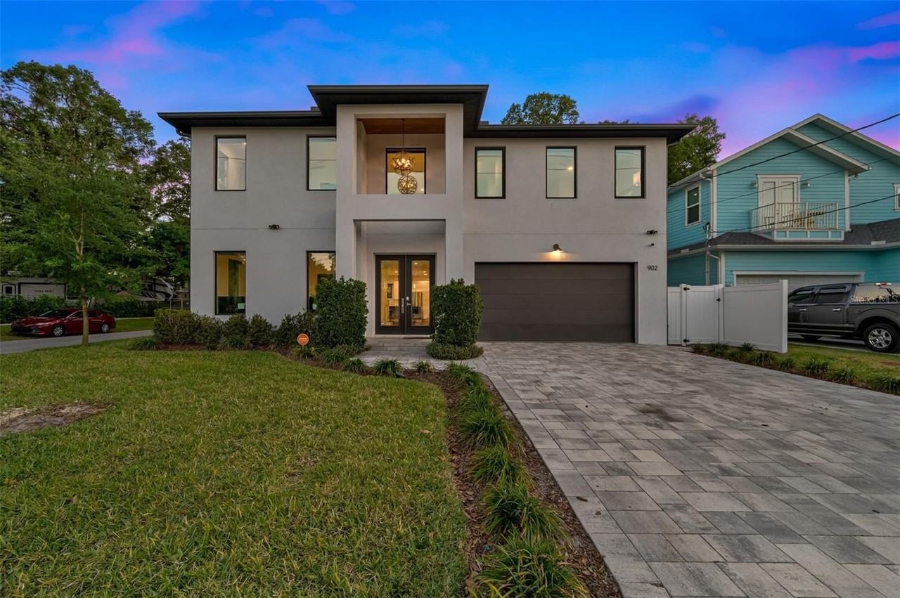 902 W Plymouth St - Photo 3 of 50