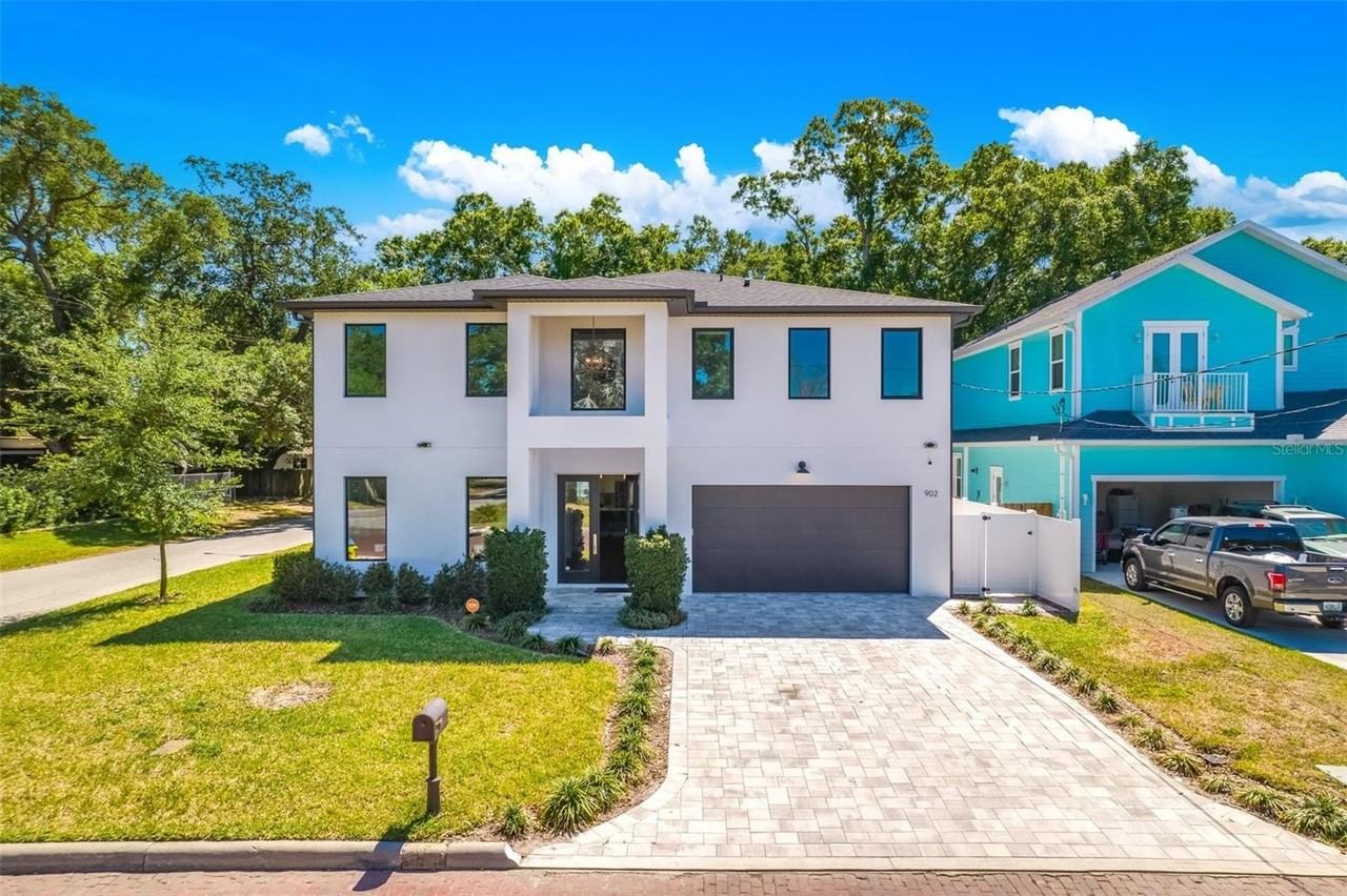 902 W Plymouth St - Photo 4 of 50