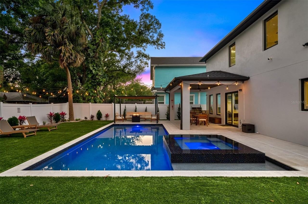 902 W Plymouth St - Photo 5 of 50