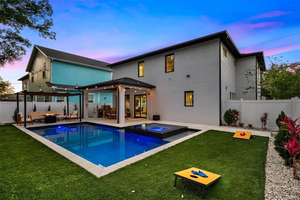 902 W Plymouth St - Photo 6 of 50