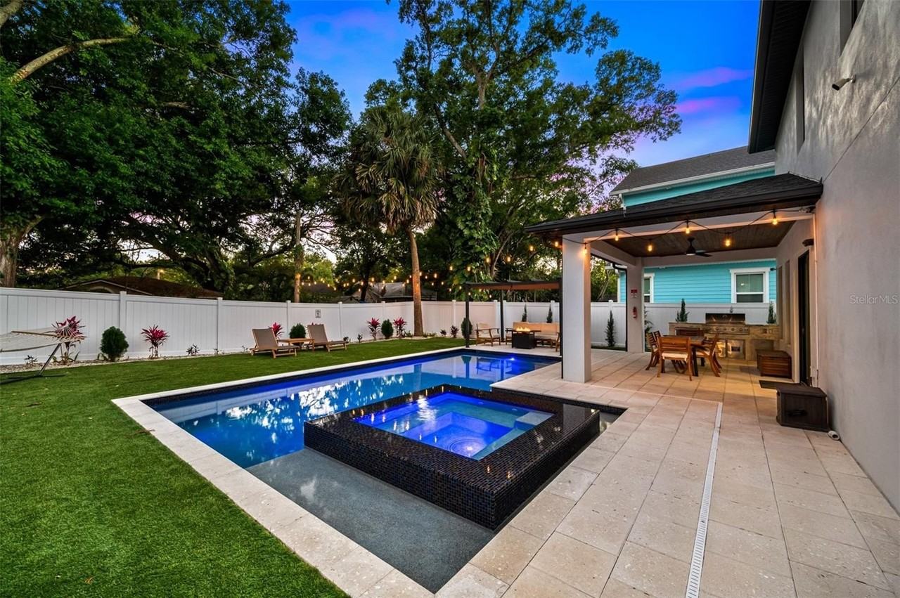 902 W Plymouth St - Photo 7 of 50