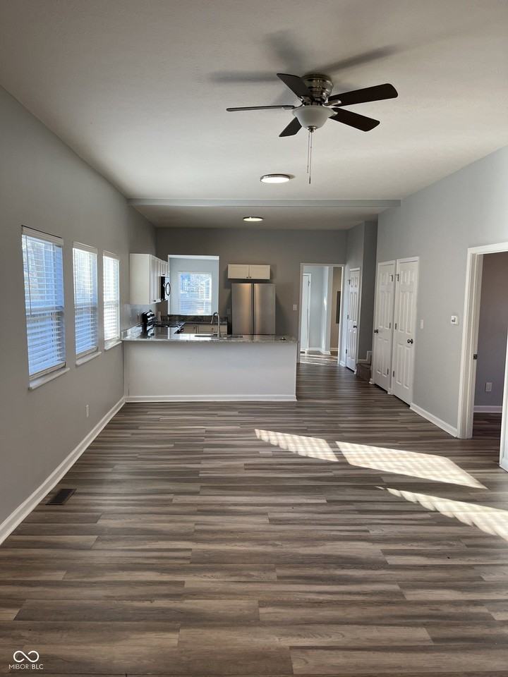 838 North Temple Avenue - Photo 4 of 20