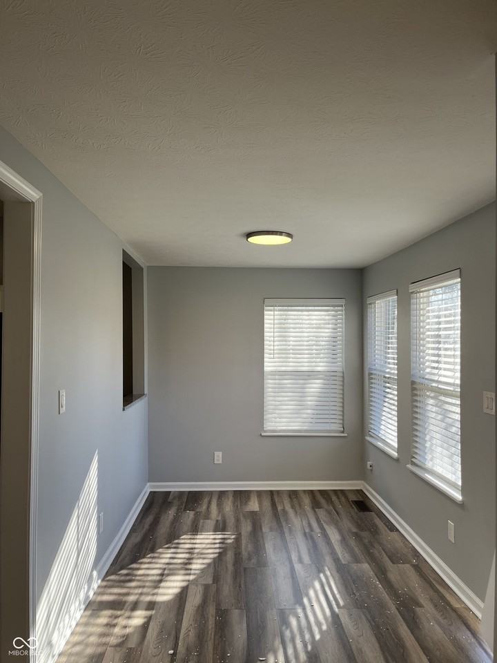 838 North Temple Avenue - Photo 5 of 20