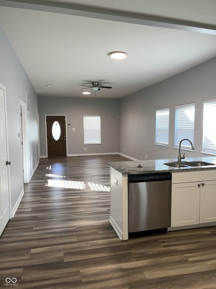 838 North Temple Avenue - Photo 7 of 20