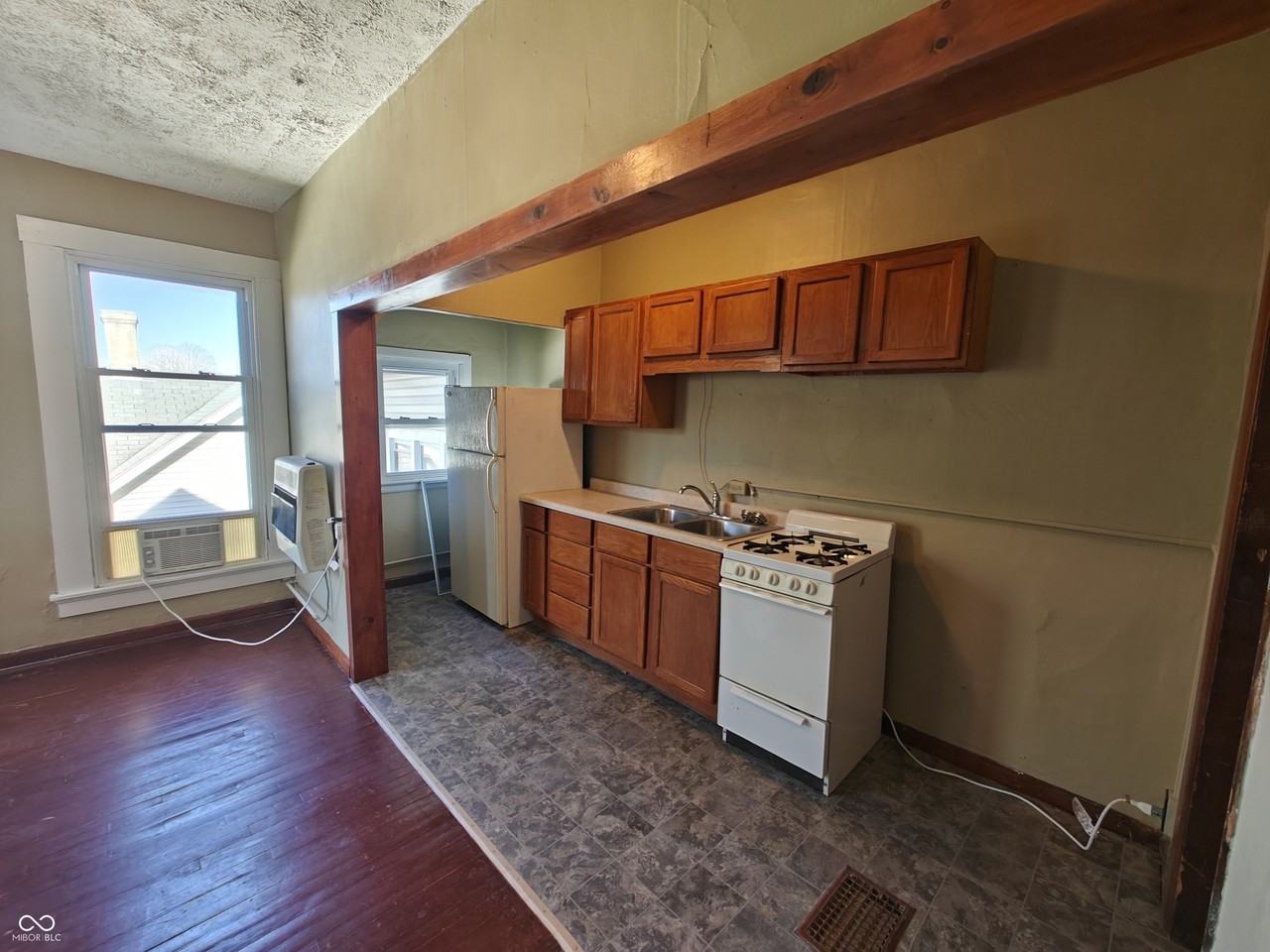 202 East Taylor Street #1 - Photo 3 of 11