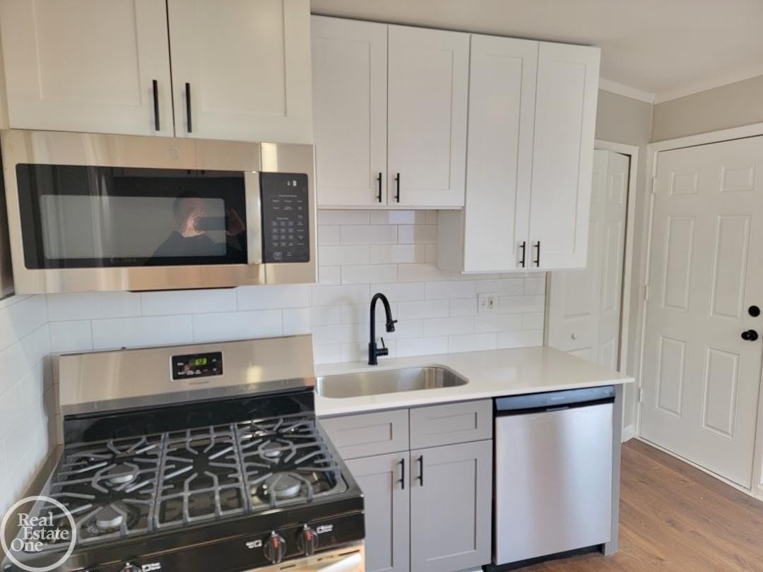 7212 Hupp Ave - Photo 4 of 12