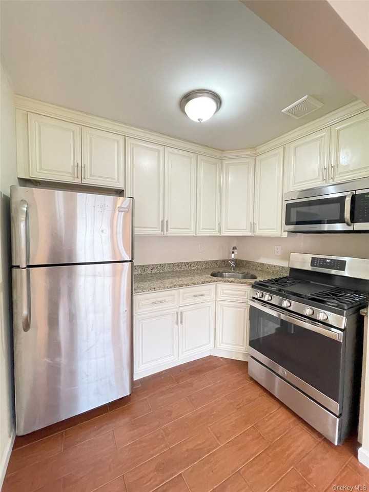 10-03 36th Avenue #2F - Photo 5 of 14