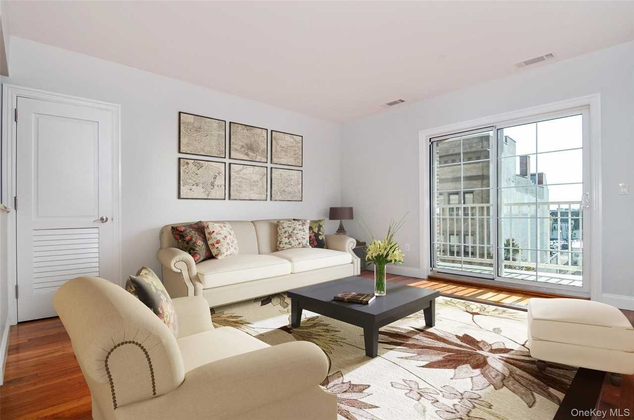 543 Main St Apt 402 #402 - Photo 3 of 21