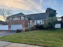 58 Pickwick Drive East - Photo 1 of 1