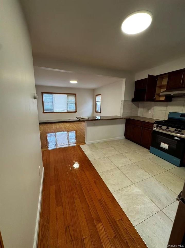 14945 19th Ave - Photo 5 of 9