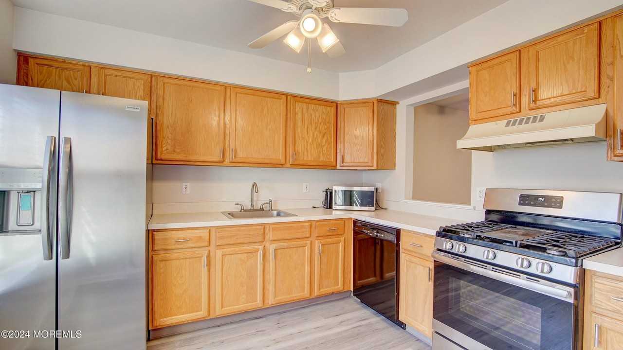 27 Haverford Ct Unit 7 #7 - Photo 2 of 39