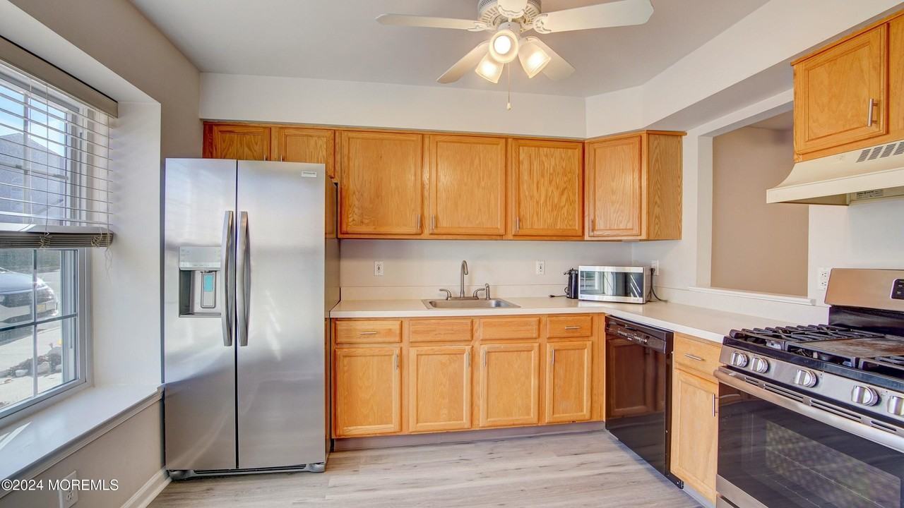 27 Haverford Ct Unit 7 #7 - Photo 3 of 39