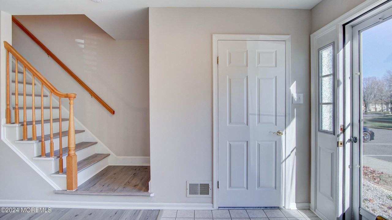 27 Haverford Ct Unit 7 #7 - Photo 4 of 39