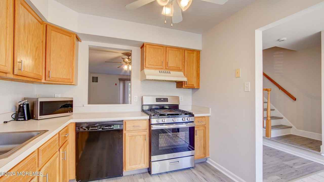 27 Haverford Ct Unit 7 #7 - Photo 6 of 39