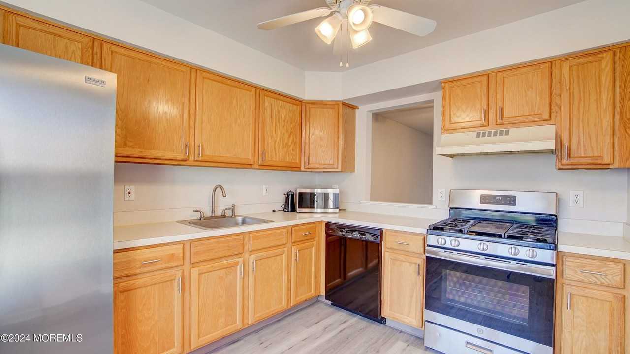 27 Haverford Ct Unit 7 #7 - Photo 7 of 39