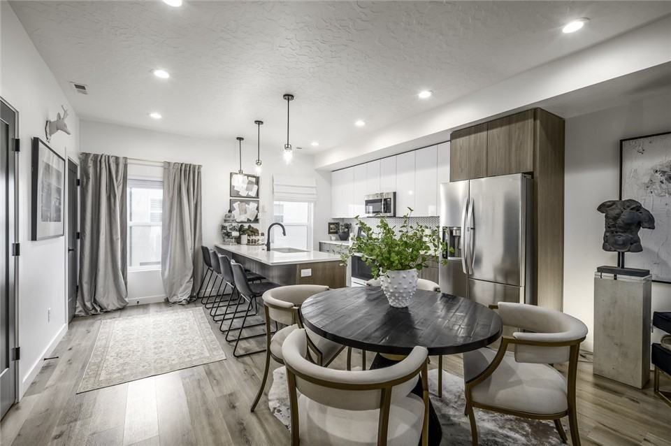 620 N Orchard Dr - Photo 2 of 13