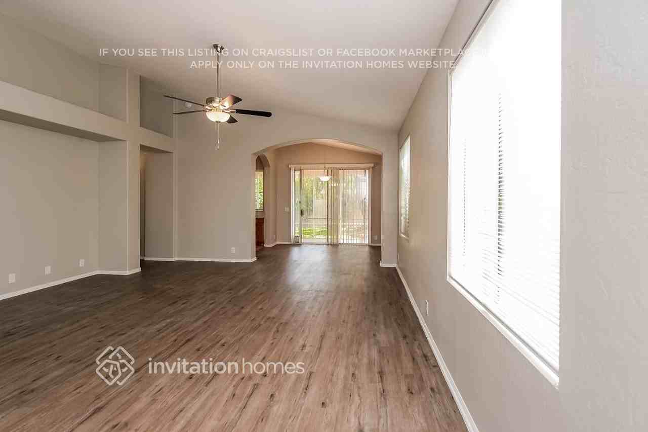 737 N Gregory Pl - Photo 4 of 15