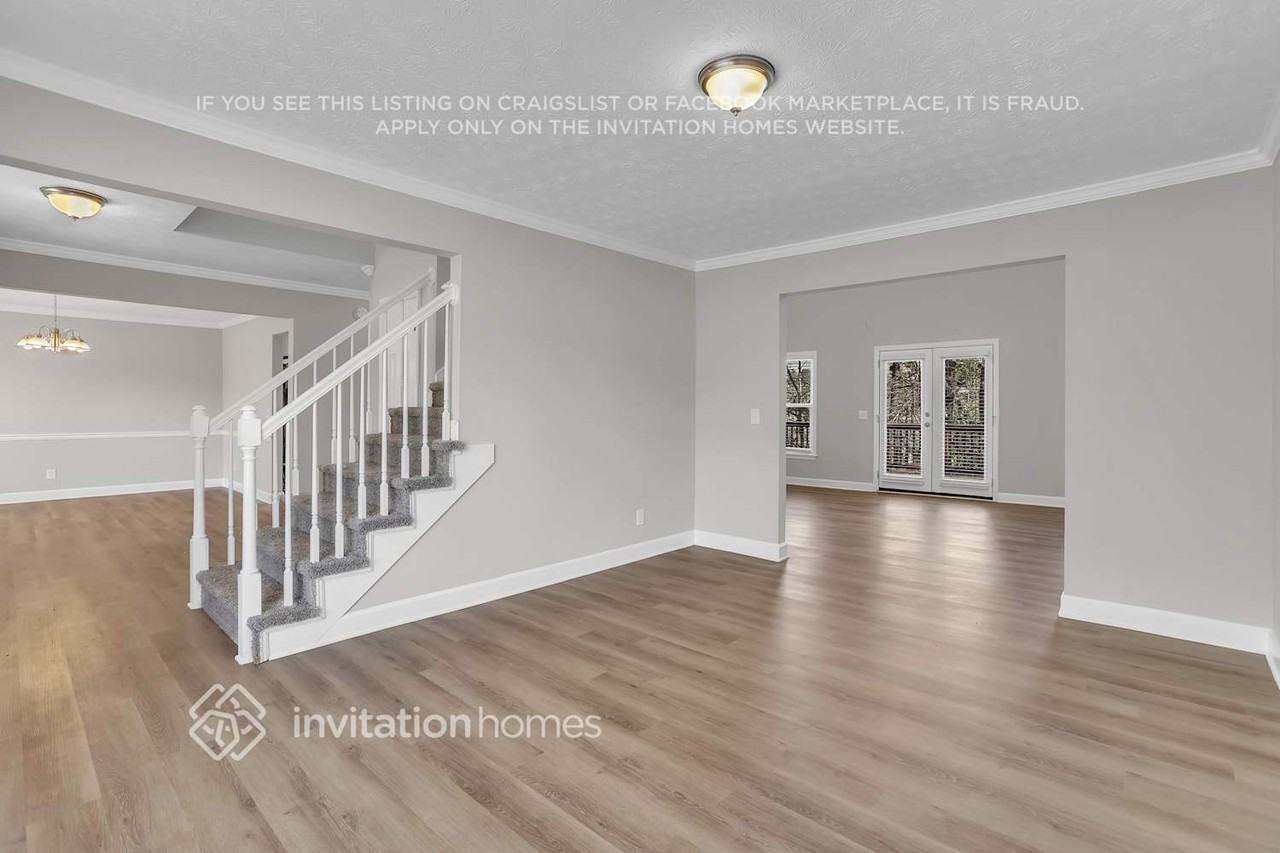 1810 Collines Ave Sw - Photo 4 of 27