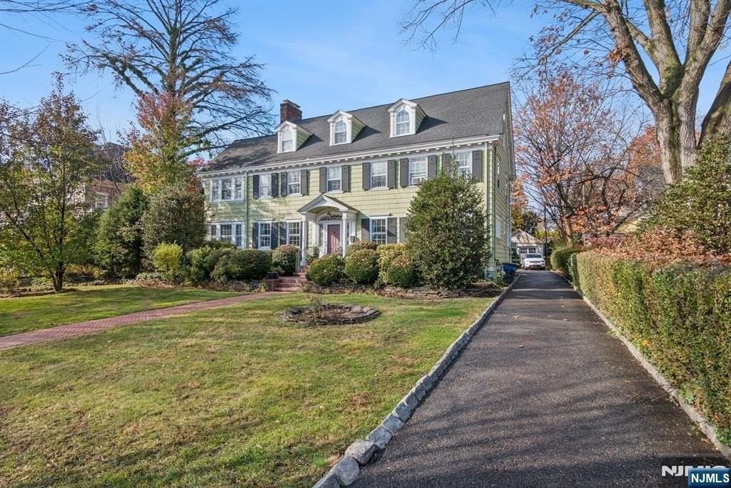 258 Ridgewood Ave - Photo 2 of 44