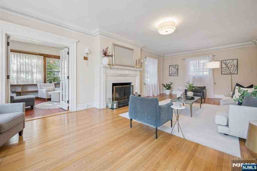 258 Ridgewood Ave - Photo 7 of 44