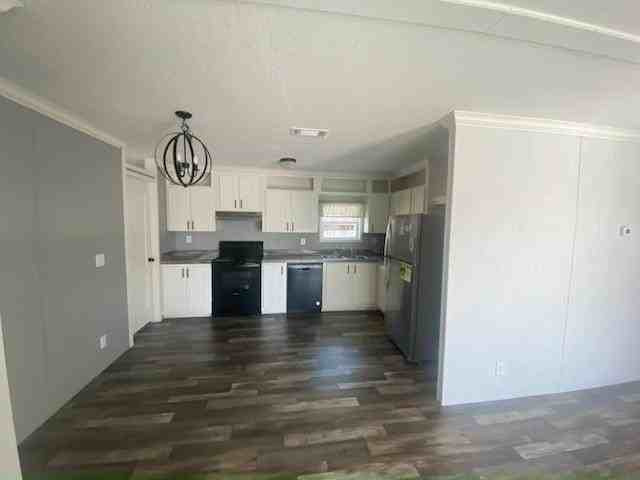 1556 Tropic Isle Dr - Photo 2 of 4