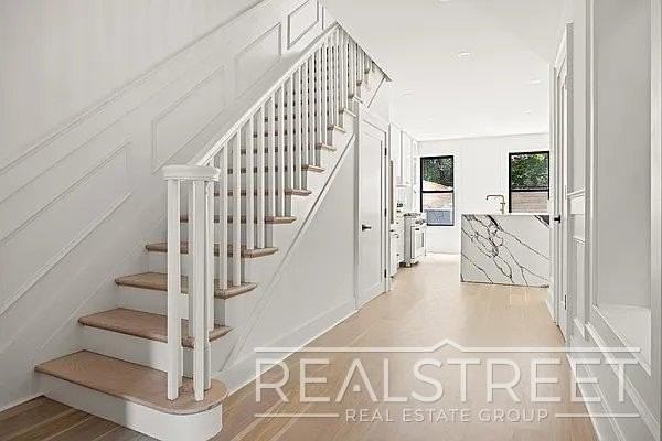 90 Hull St #1 - Photo 5 of 17