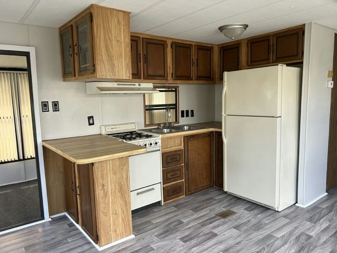 16731 Us Highway 301 - Photo 2 of 9