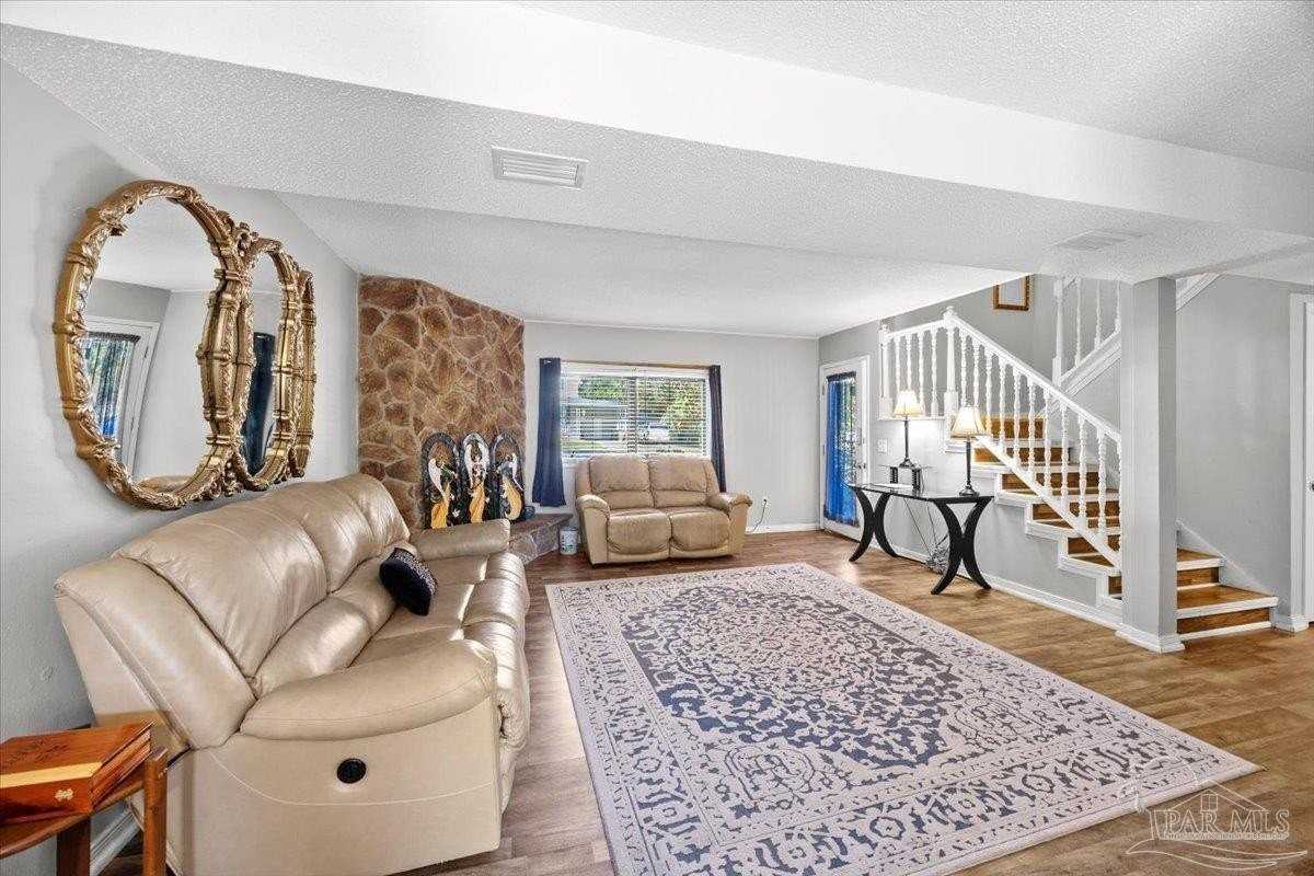 3345 E Lloyd St - Photo 4 of 34