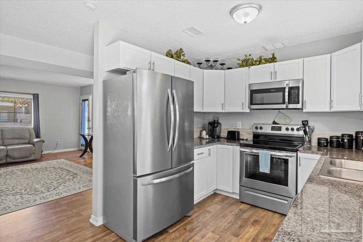 3345 E Lloyd St - Photo 7 of 34