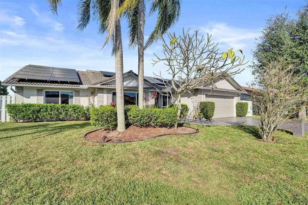 7909 Nw 19th St - Photo 2 of 33