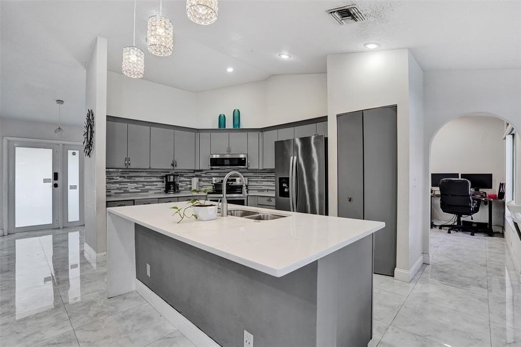 7909 Nw 19th St - Photo 7 of 33